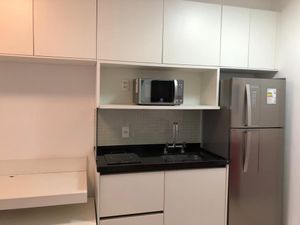 Image 6 - 893995
