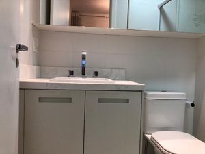 Image 12 - 893995