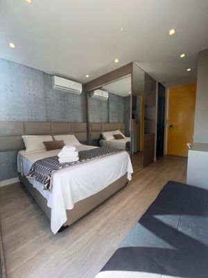 Image 9 - 893999