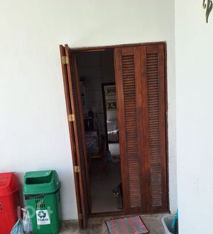 Image 7 - 894000