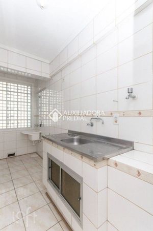 Image 3 - 894004