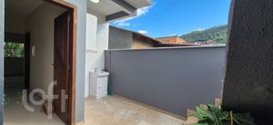 Image 11 - 894006