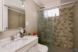 Image 11 - 894009
