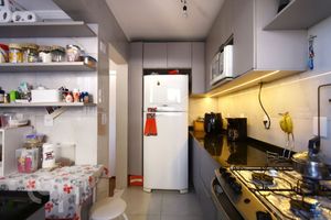 Image 13 - 894009