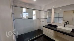 Image 3 - 894011