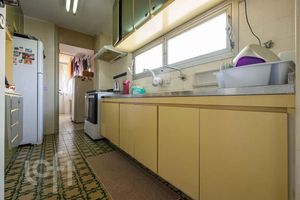 Image 3 - 894015