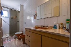Image 9 - 894015