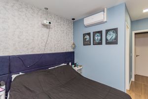 Image 19 - 894045