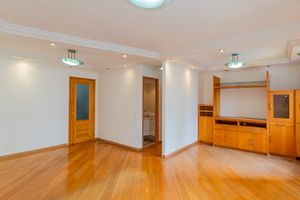Image 7 - 894048