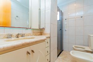Image 19 - 894048