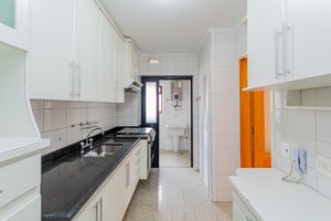 Image 21 - 894048