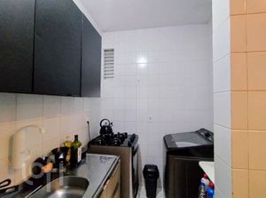 Image 17 - 894055