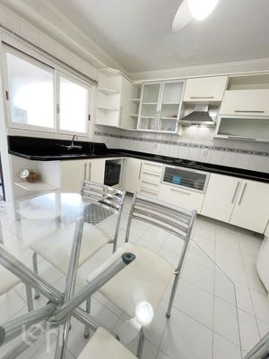 Image 9 - 894057