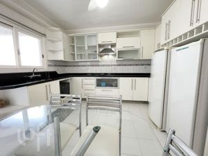 Image 10 - 894057
