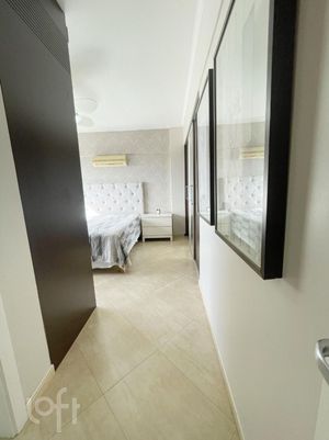 Image 21 - 894057