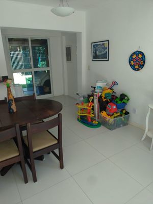 Image 4 - 894109