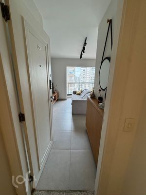Image 20 - 894111