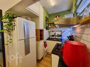 Image 4 - 894122