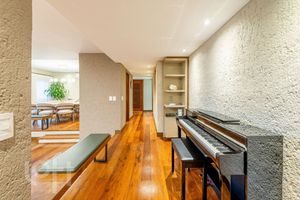 Image 10 - 894125