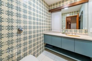 Image 18 - 894125