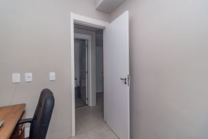 Image 11 - 894128