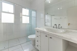 Image 9 - 894155