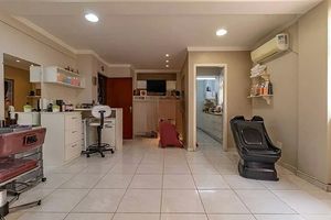 Image 4 - 894161
