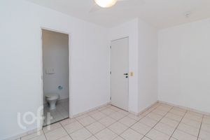 Image 18 - 894163