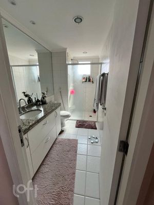 Image 4 - 894167