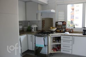 Image 4 - 894174