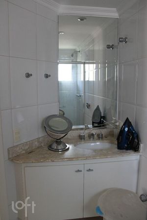 Image 19 - 894174
