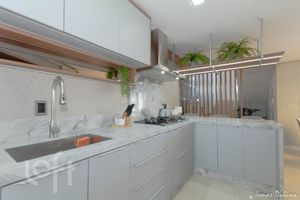 Image 12 - 894202