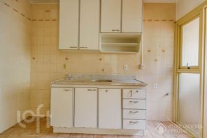 Image 9 - 894222