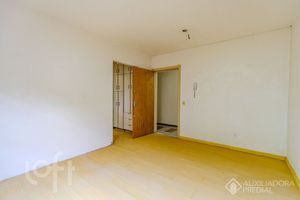 Image 8 - 894222