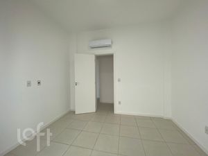 Image 8 - 894223