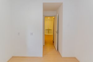 Image 9 - 894225