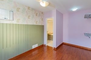 Image 19 - 894231