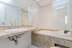 Image 18 - 894231