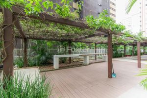 Image 21 - 894232