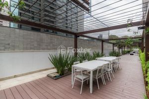 Image 17 - 894232
