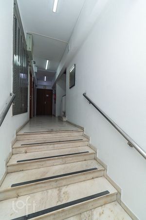 Image 21 - 894277