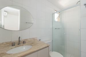 Image 19 - 894280