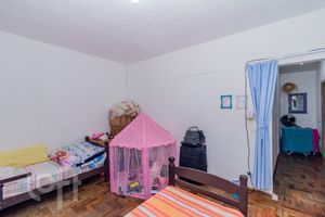 Image 9 - 894295