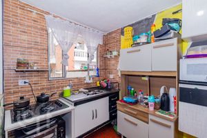 Image 4 - 894295