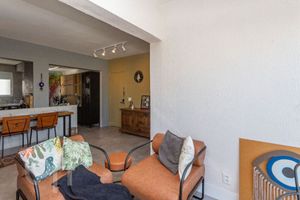 Image 4 - 894303
