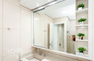 Image 19 - 894308