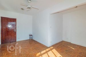 Image 1 - 894315