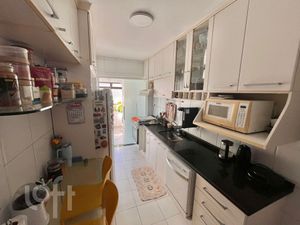 Image 5 - 894324