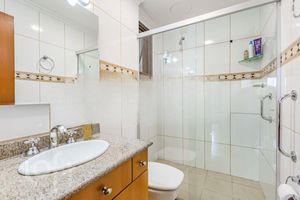 Image 19 - 894340