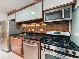 Image 8 - 894346